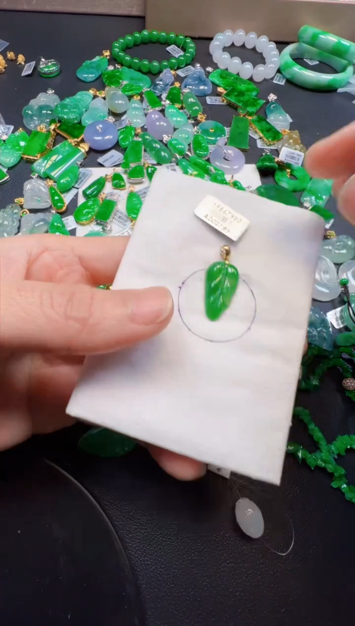 【闪购商品】翡翠吊坠(不含链)18K金镶嵌680