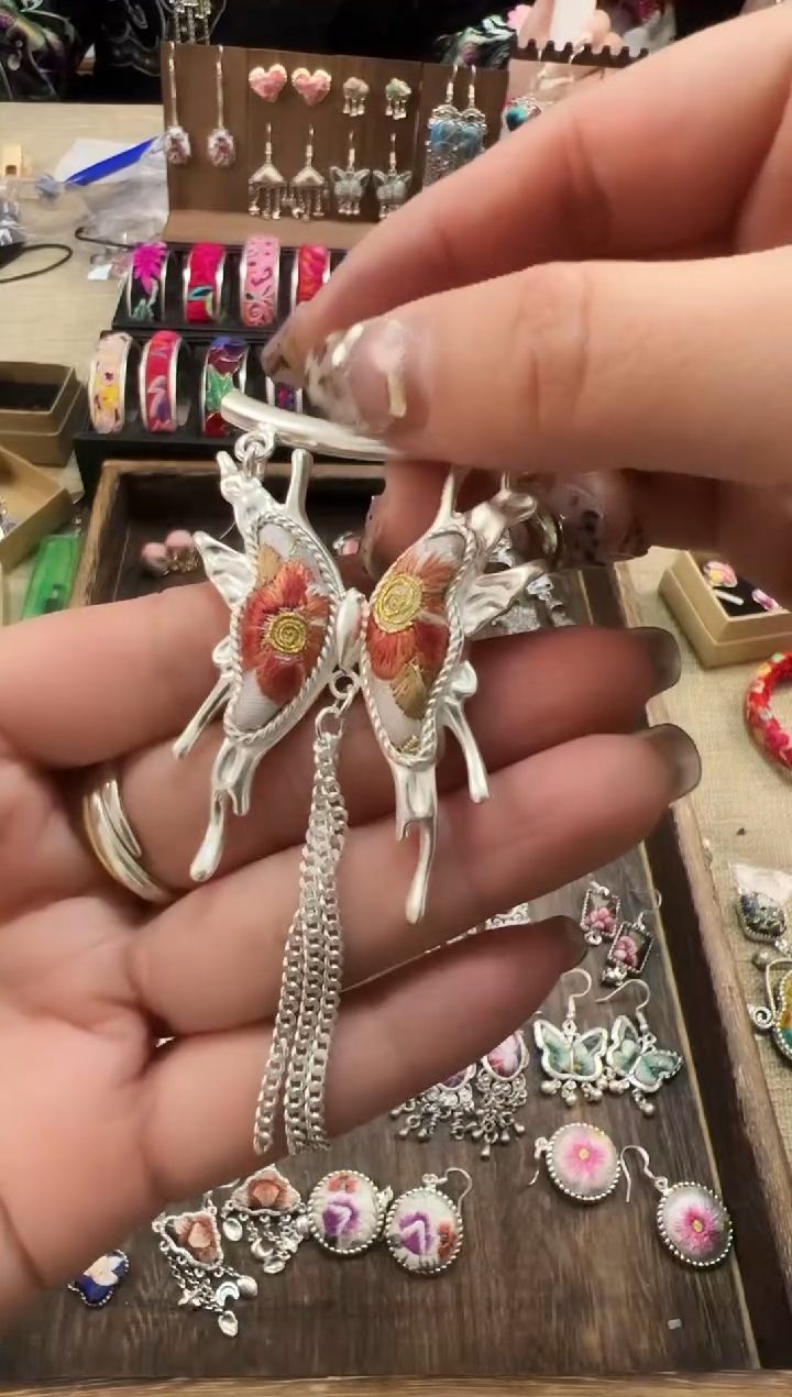 【闪购商品】织绣民族风老绣饰品118