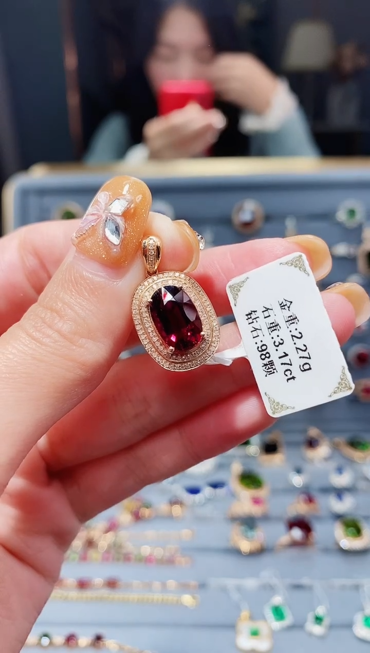 【闪购商品】碧玺颈饰18K金镶嵌3.17ct