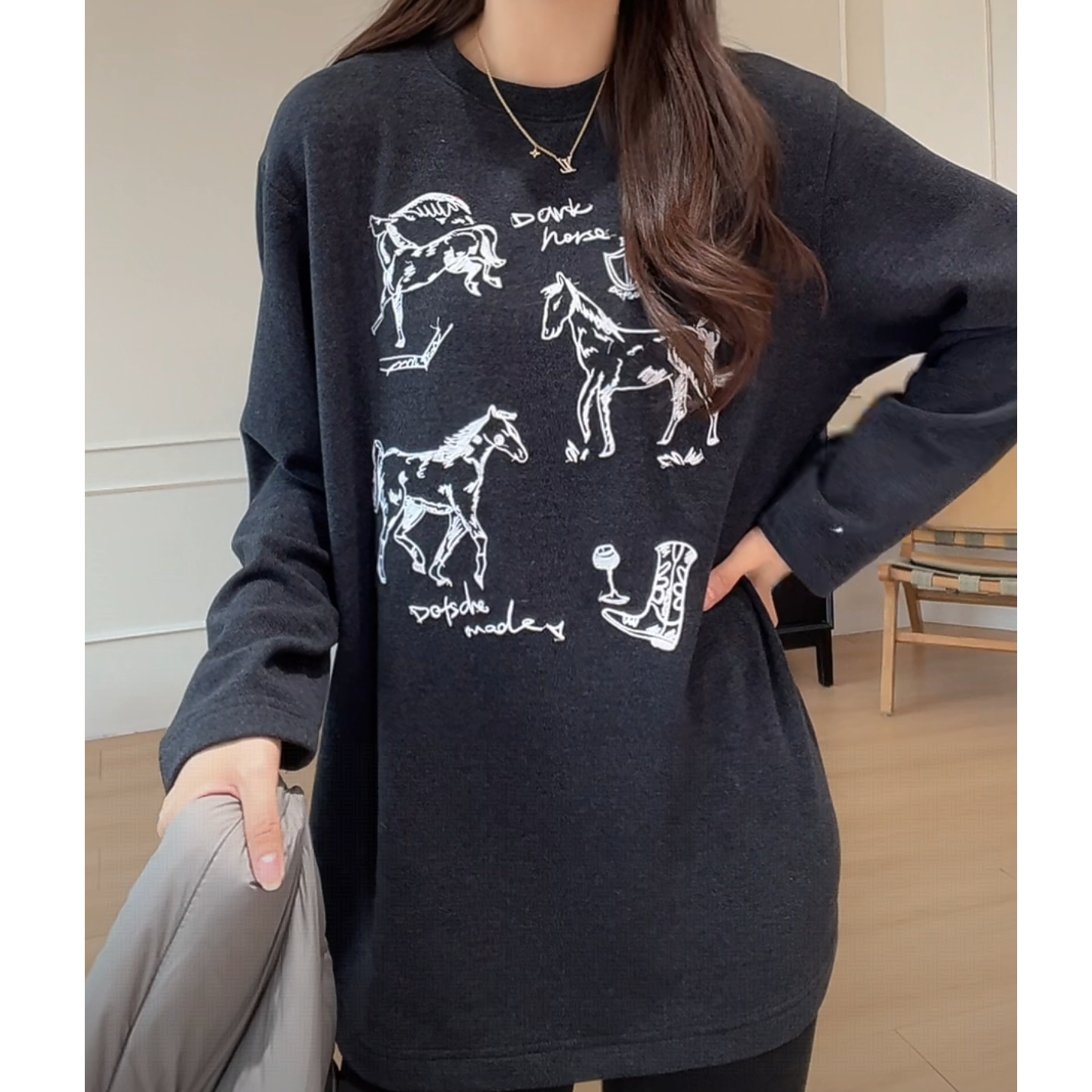 【余欢欢】秋冬加厚重工刺绣圆领长袖打底衫-YHW50964