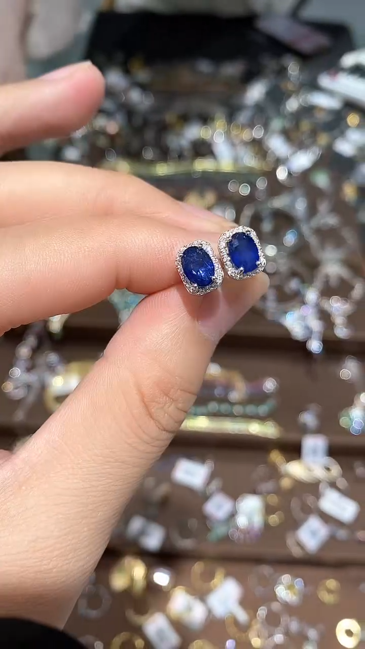 【闪购商品】蓝宝石耳饰银S925镶嵌耳钉