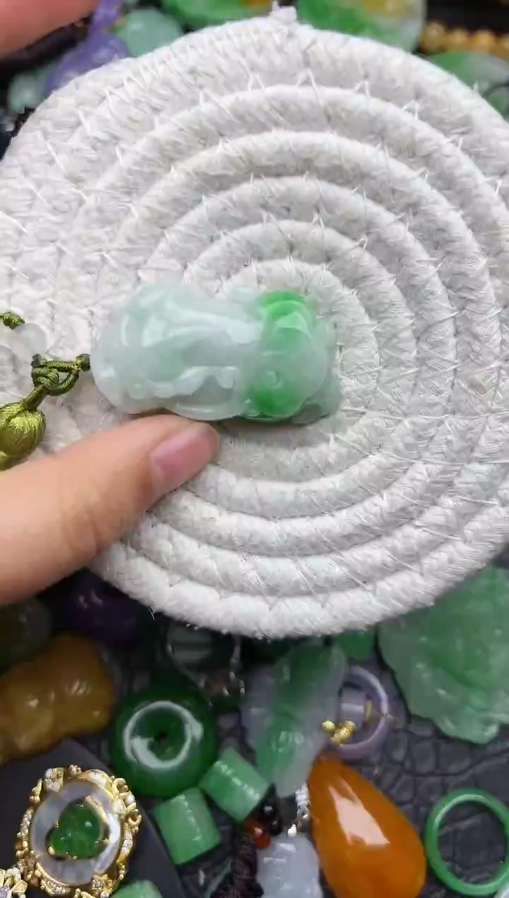 颈饰未镶嵌翡翠缅甸翡翠吊坠