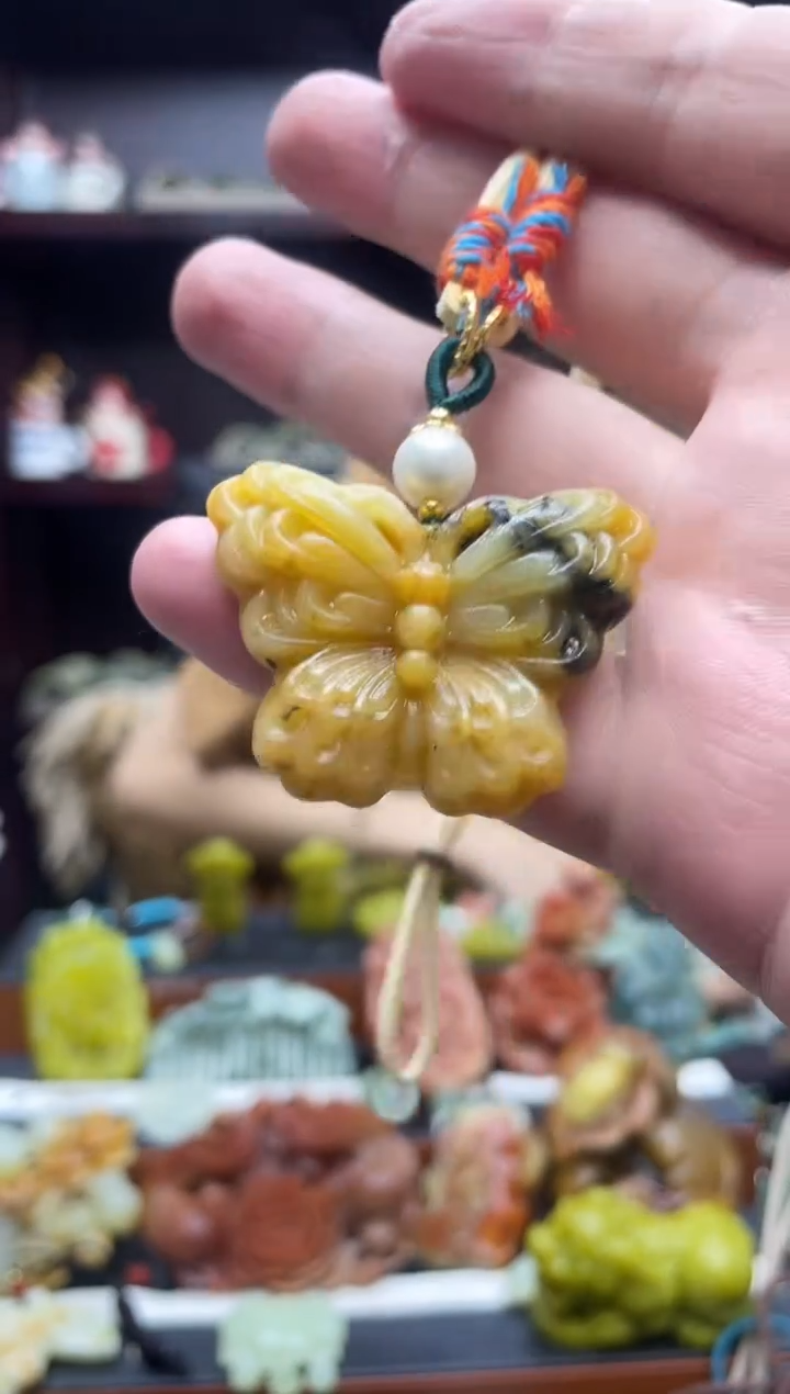 岫玉未镶嵌吊坠·