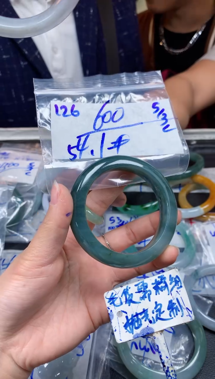 【闪购商品】定制翡翠未镶嵌126毛货需精细抛光手镯多样性拍一发一