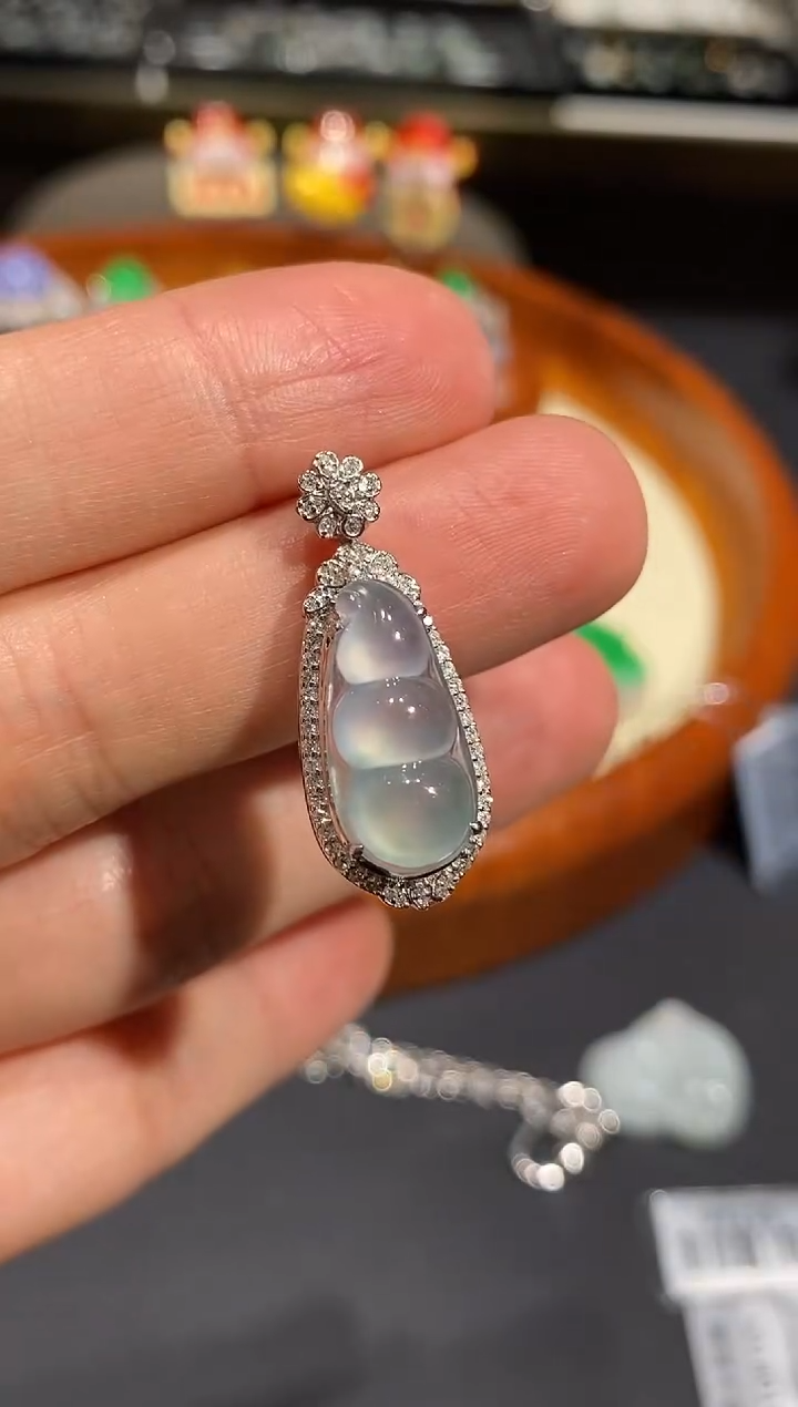 【闪购商品】翡翠吊坠(不含链)18K金镶嵌吊坠