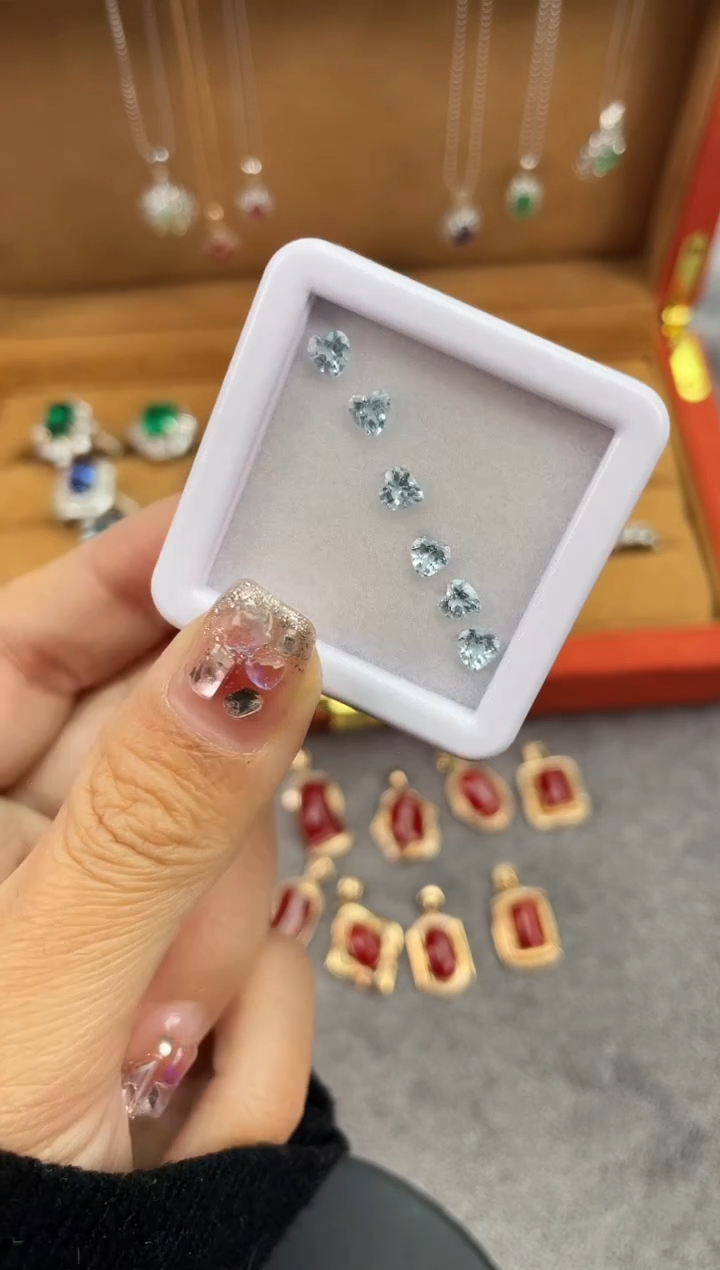 【闪购商品】海蓝宝石笔搁未镶嵌爱心组合6颗