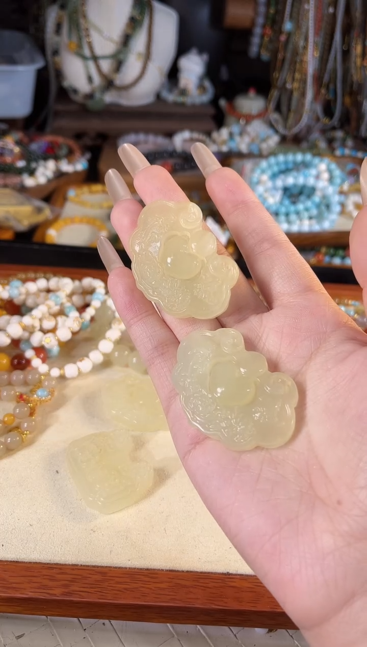 【闪购商品】绿泥石云母质玉（岫岩玉）吊坠(不含链)未镶嵌发其一