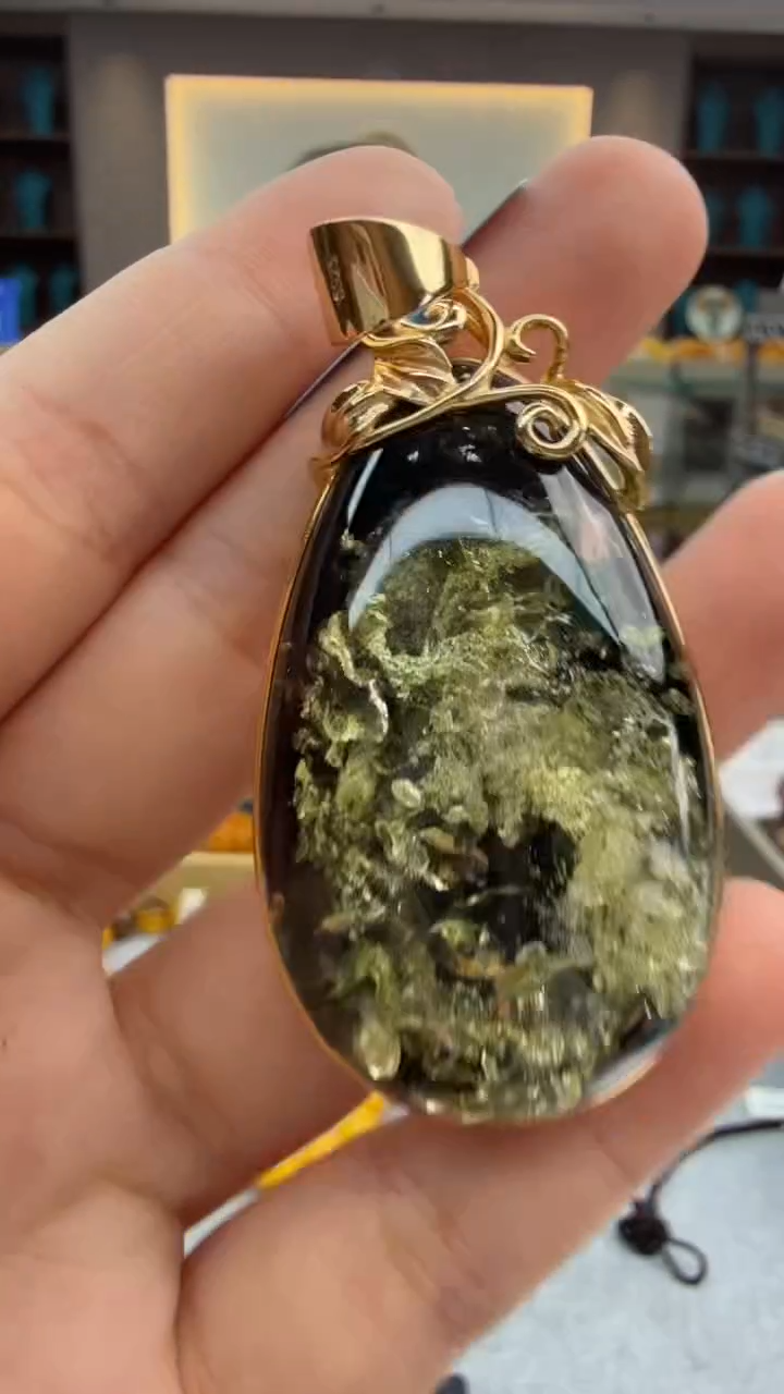 琥珀颈饰未镶嵌227秒拍号 假一罚三