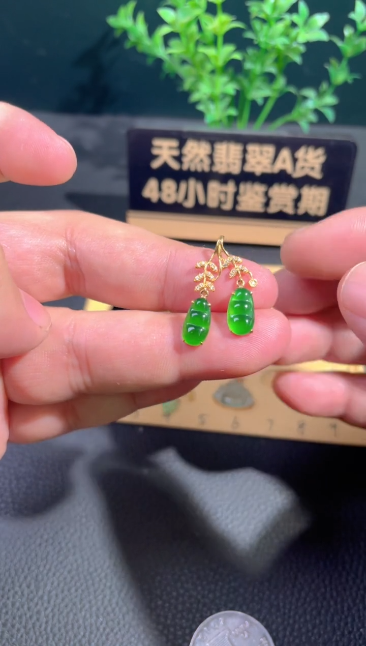 颈饰18K金镶嵌翡翠翡翠