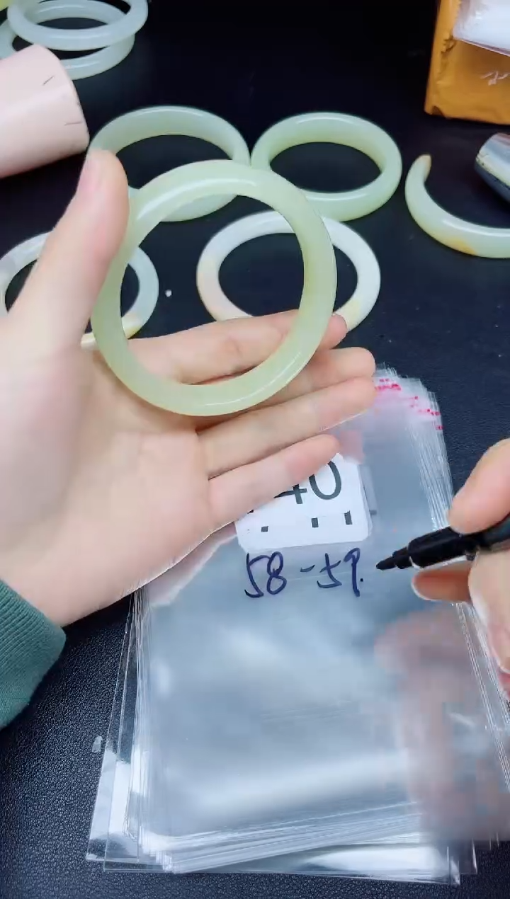未镶嵌手镯石英质玉740