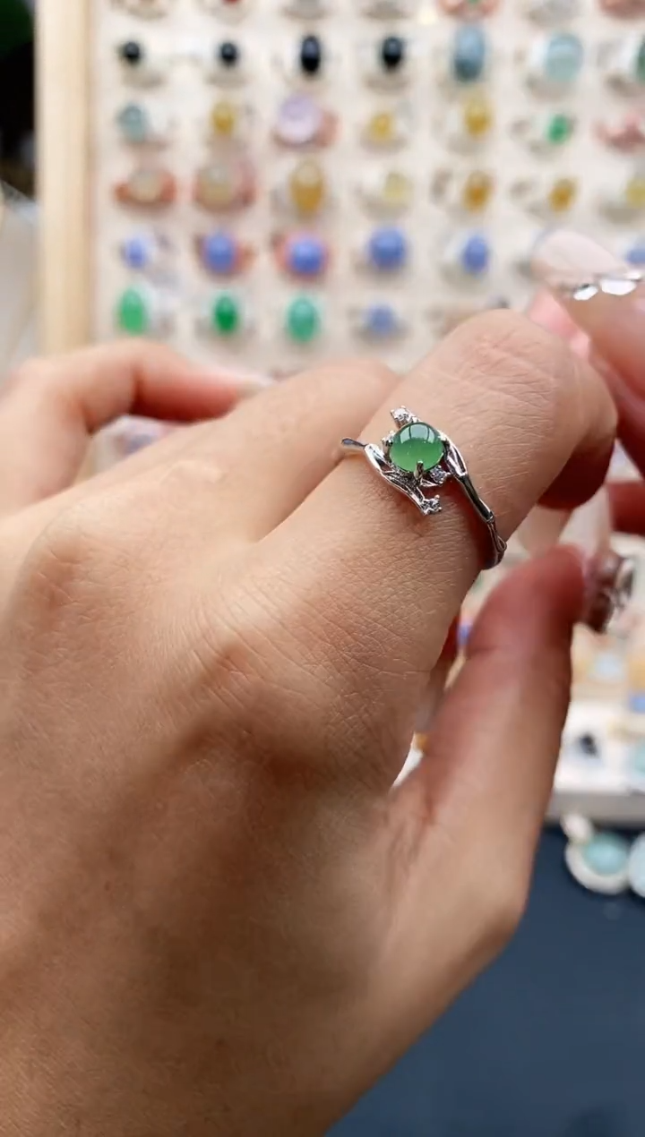 【闪购商品】翡翠戒指银S925镶嵌缅甸天然A货翡翠111  10+2