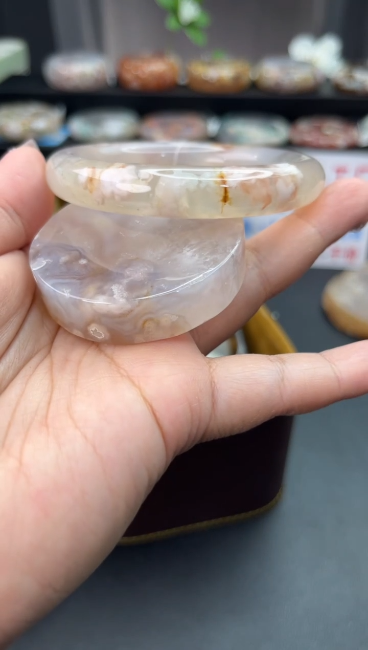 未镶嵌手镯石英质玉（56圈口）赠送镯心 
