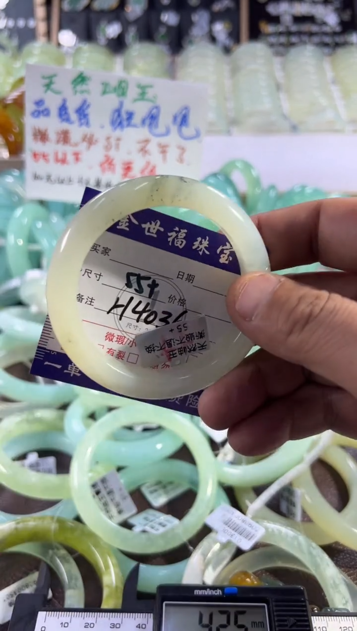 未镶嵌蛇纹石玉手镯1