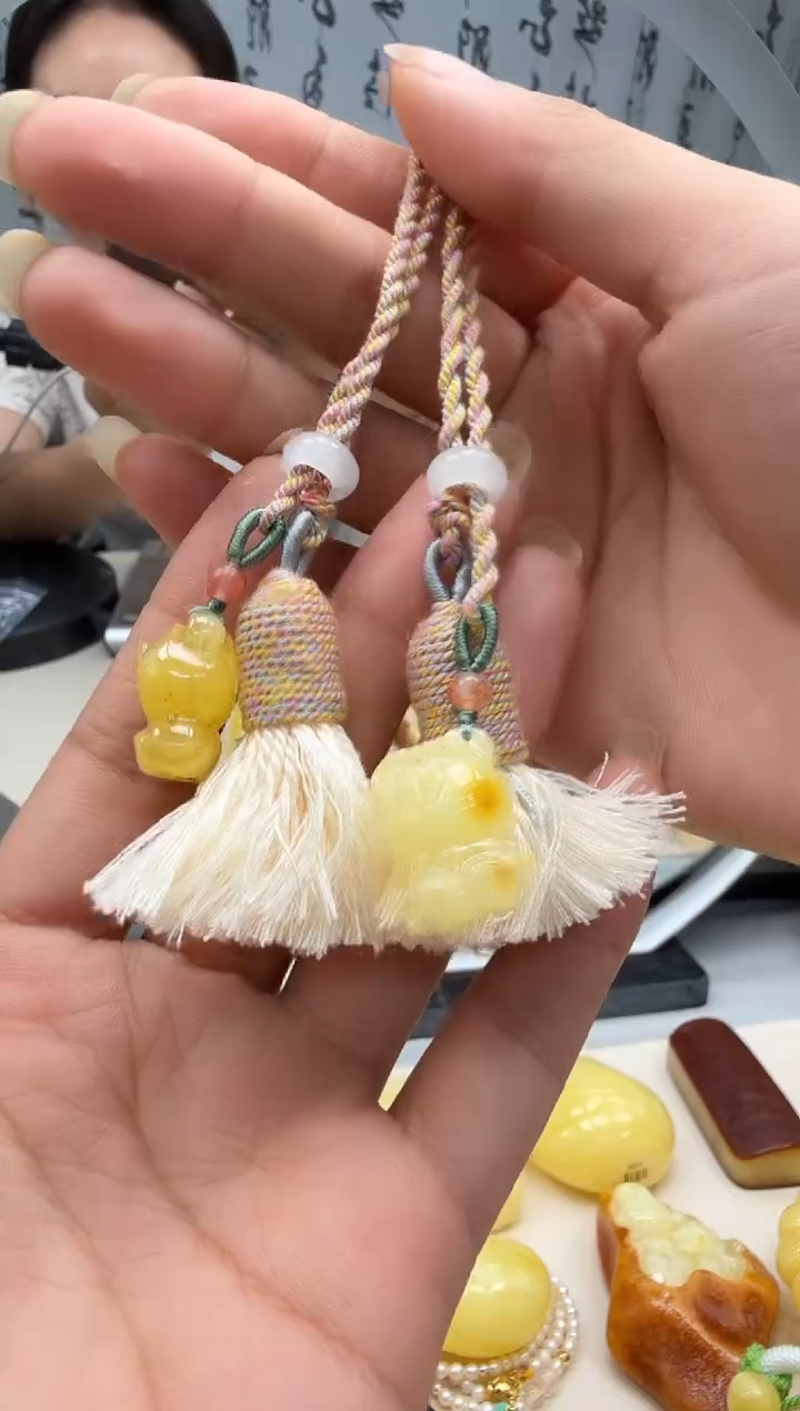 未镶嵌琥珀裸石多样性发一