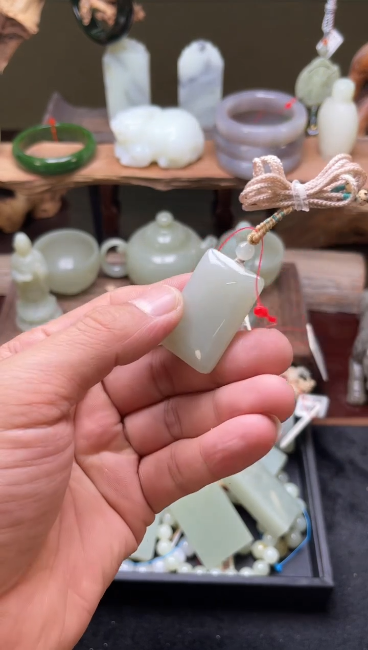 【闪购商品】和田玉吊坠未镶嵌且末青白 光面无事牌31040