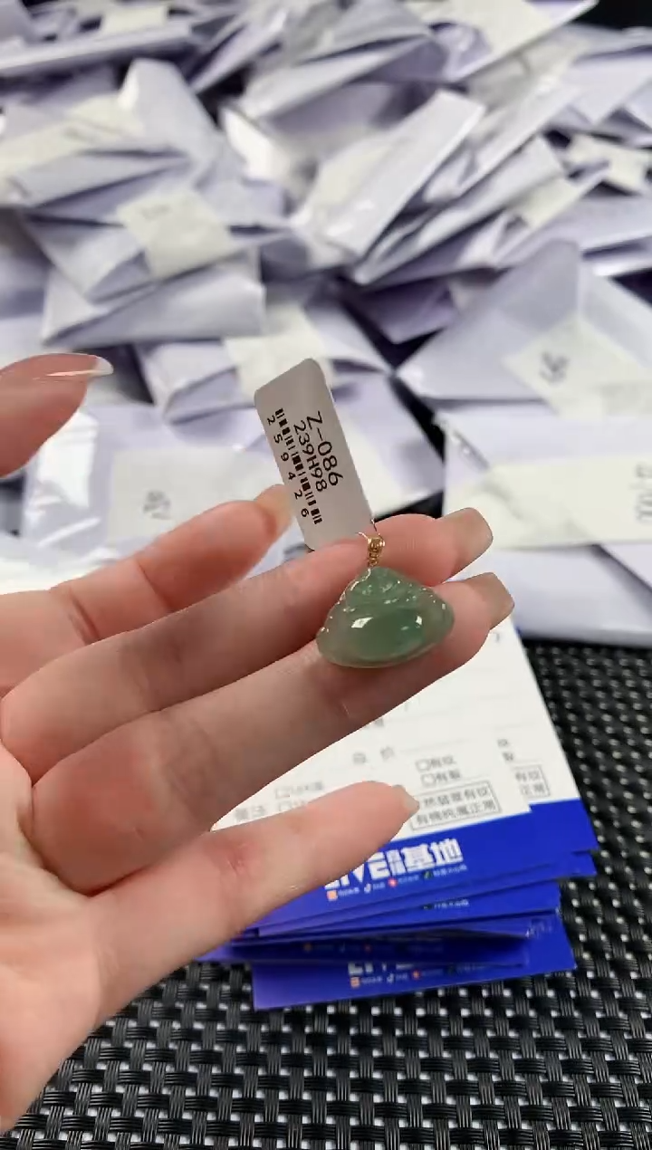 【闪购商品】翡翠颈饰18K金镶嵌翡翠1