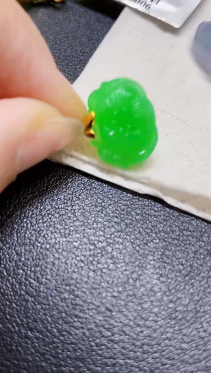 颈饰18K金镶嵌翡翠荷叶