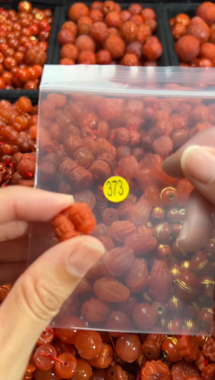 南红玛瑙未镶嵌颈饰1