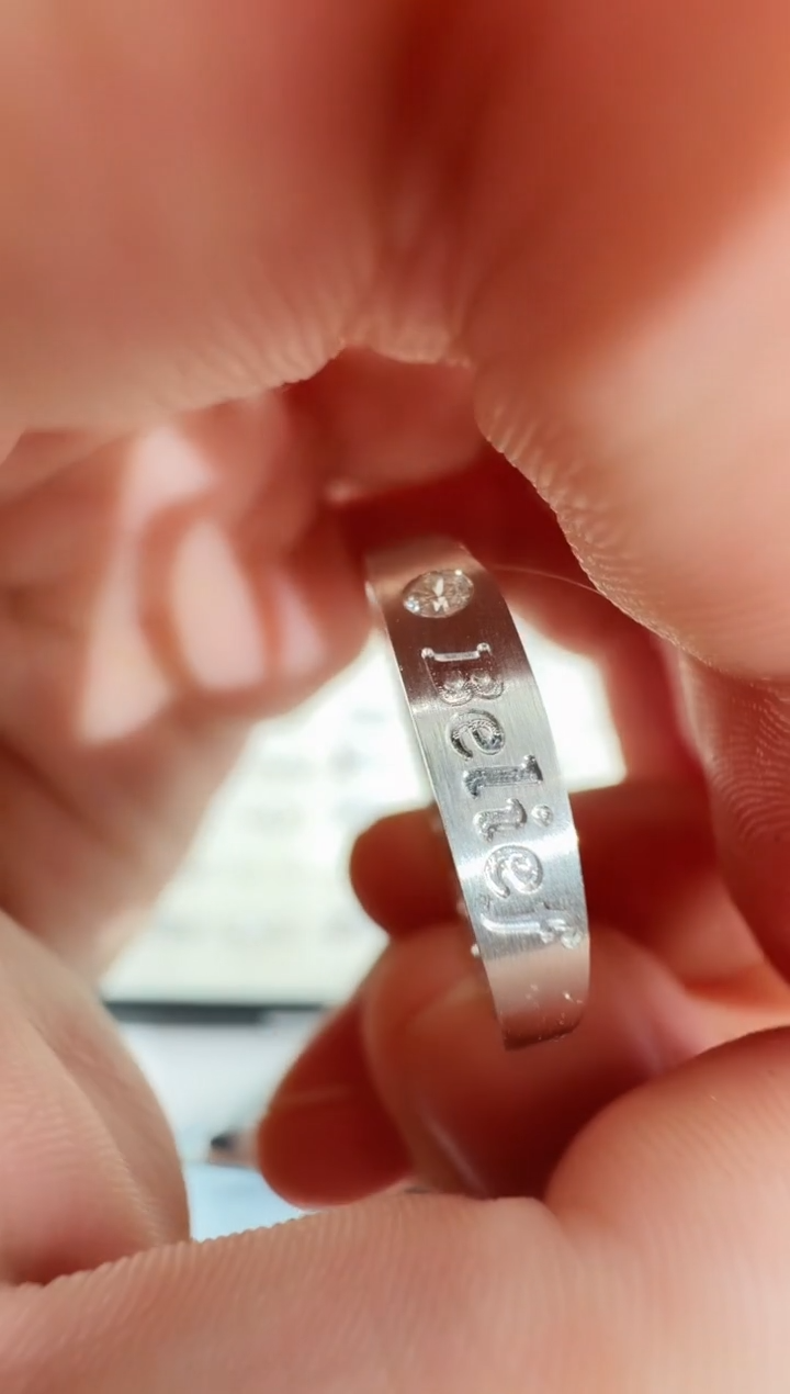 【闪购商品】钻石戒指/指环18K金镶嵌k白戒指1.22g