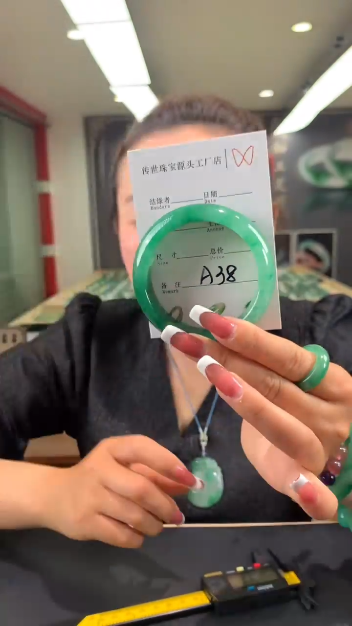 【闪购商品】石英质玉手镯未镶嵌54