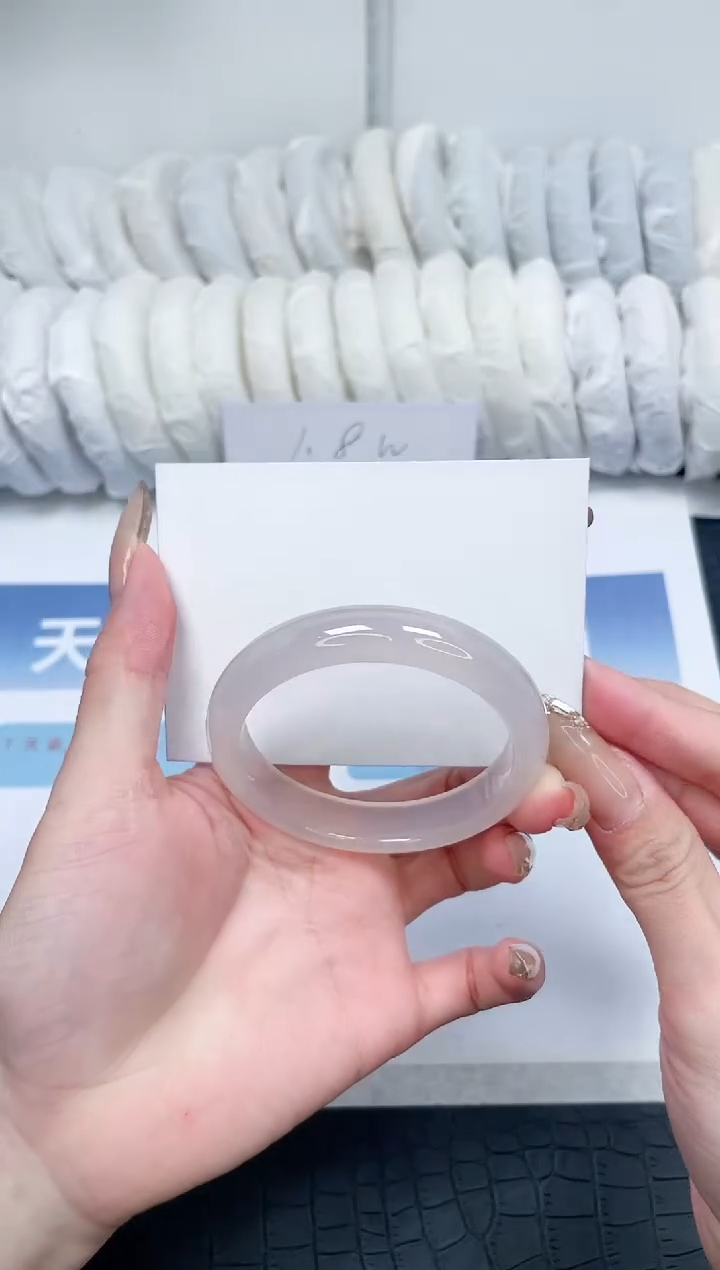 【闪购商品】石英质玉手镯未镶嵌Q140-55.7