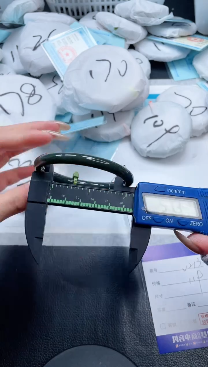 【闪购商品】和田玉手镯未镶嵌8V213-57