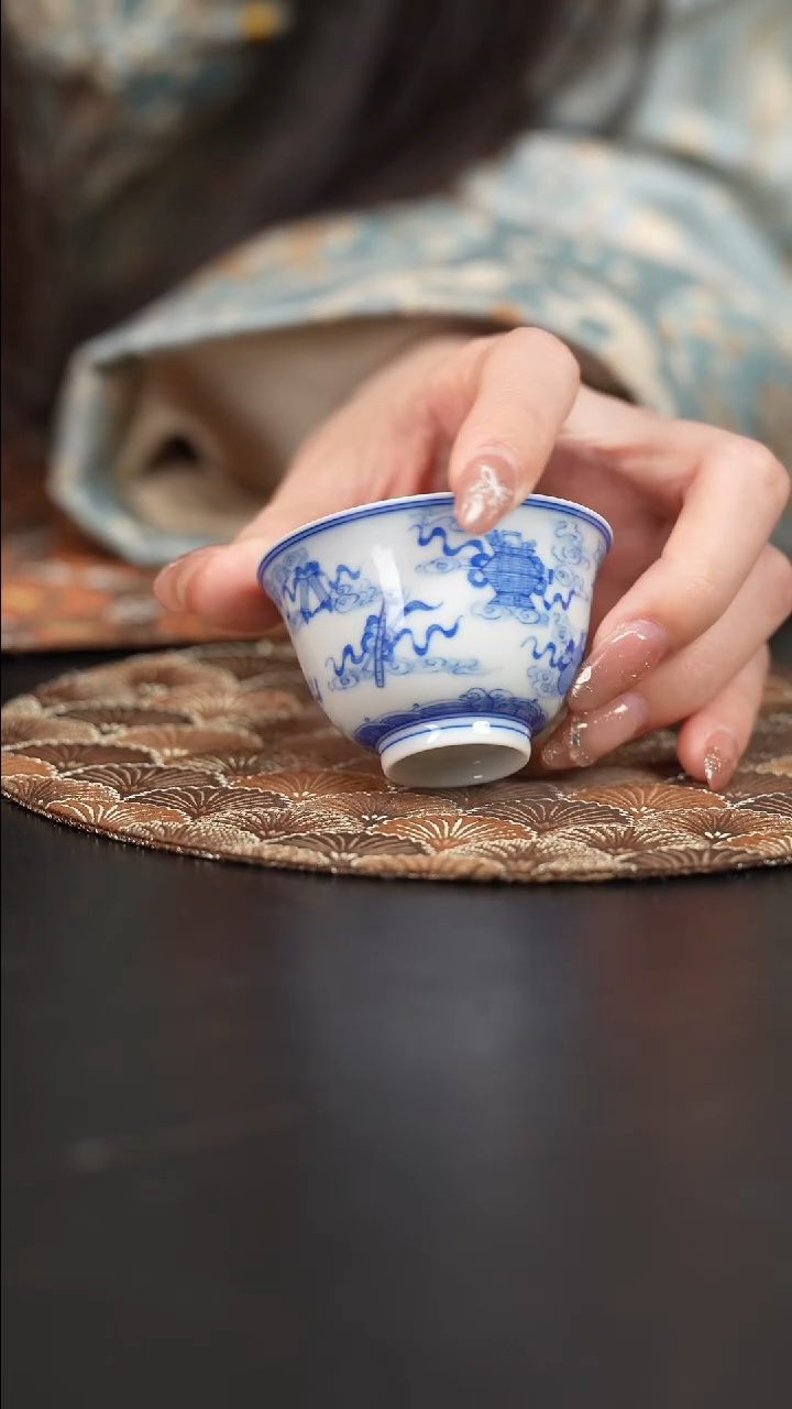 【闪购商品】杯看山柴窑青花八宝