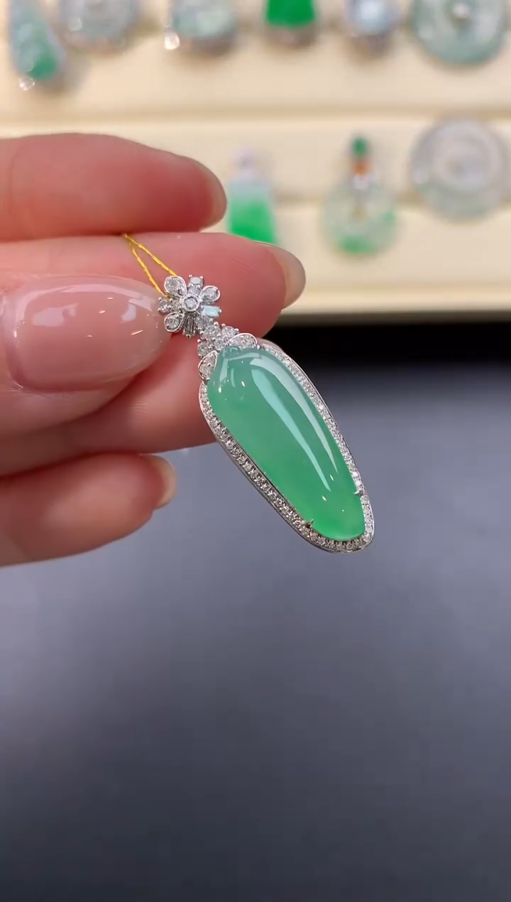 【闪购商品】翡翠颈饰18K金镶嵌D901     