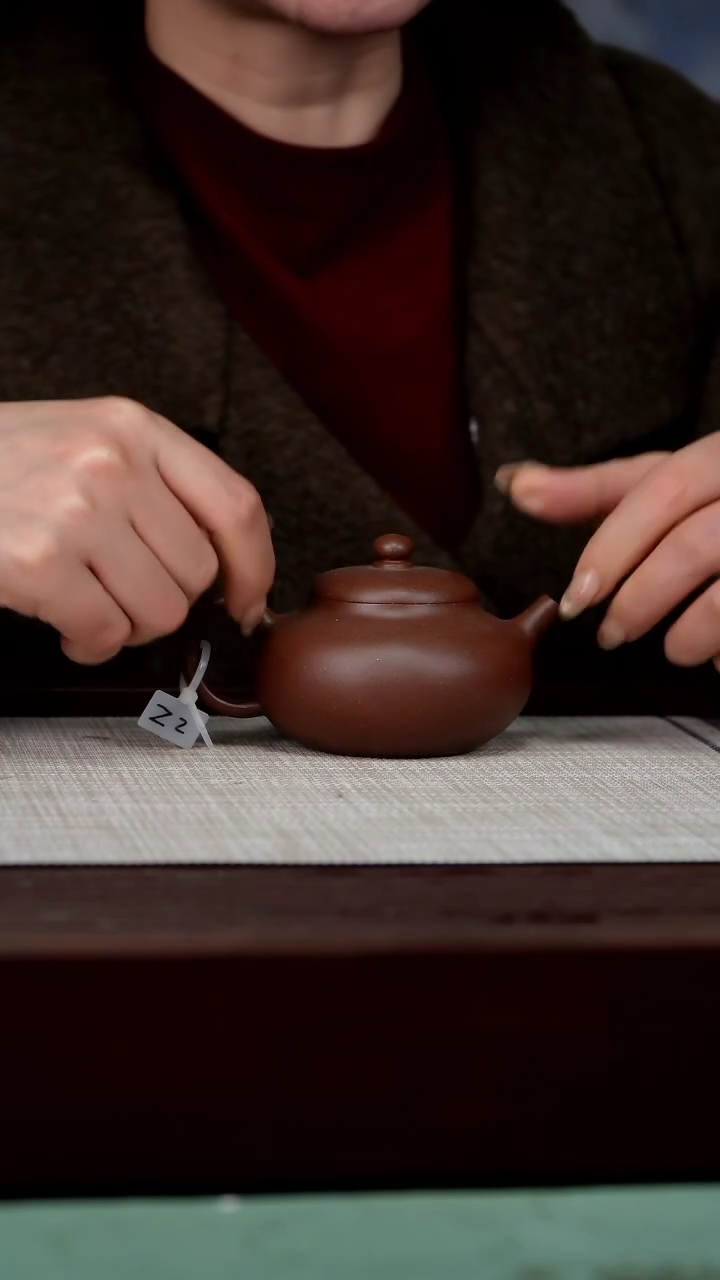 【闪购商品】中国宜兴原矿紫砂壶130c