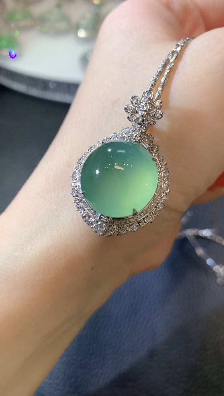 【闪购商品】翡翠吊坠(不含链)18K金镶嵌C63