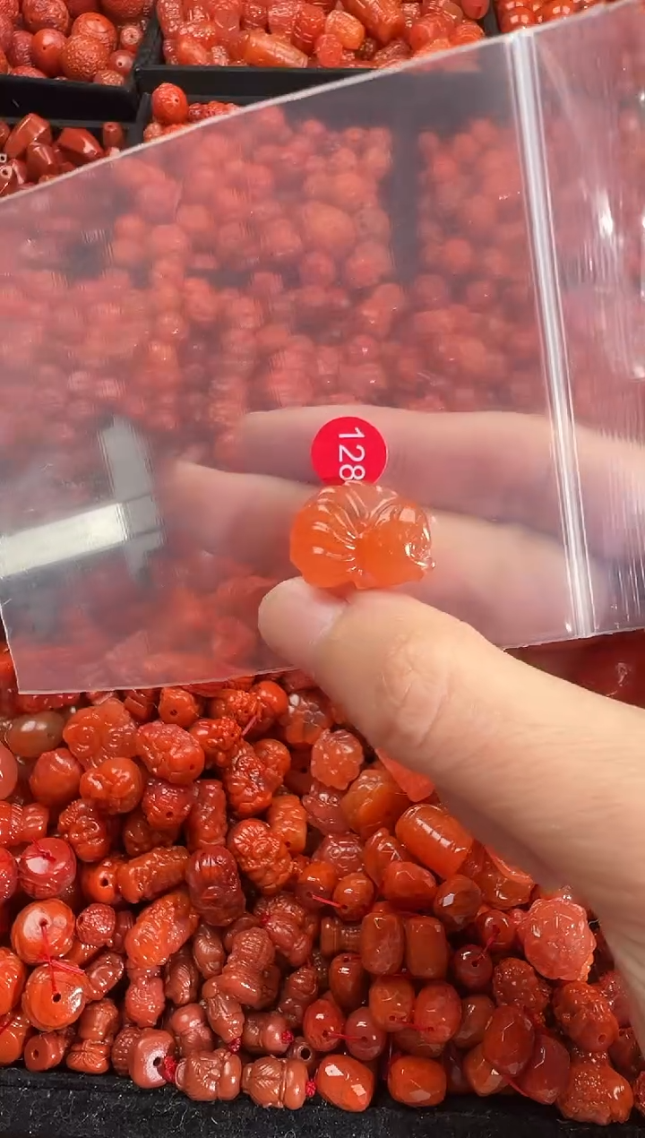 颈饰未镶嵌南红玛瑙1