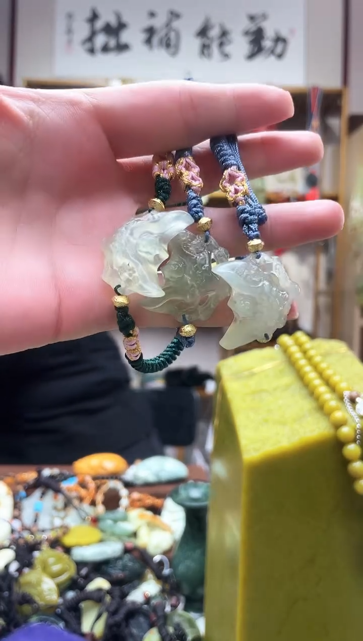 未镶嵌岫玉吊坠·..