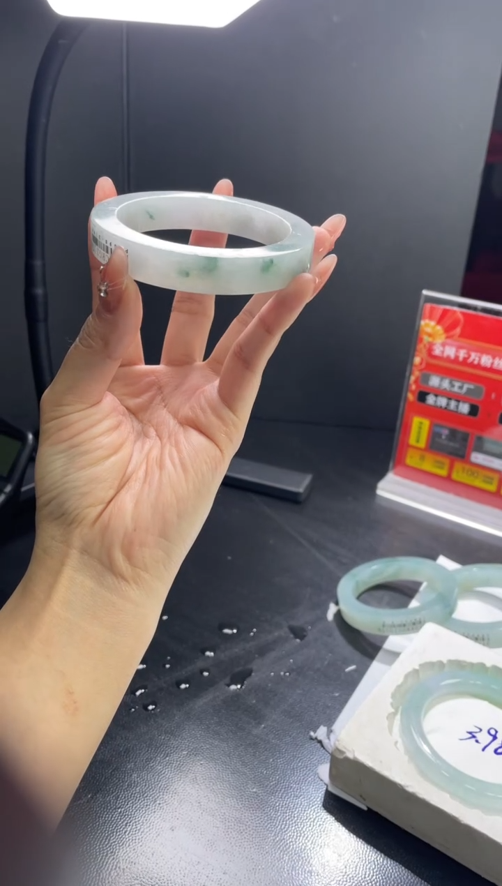 【闪购商品】定制翡翠手镯未镶嵌手镯DDH/发一件