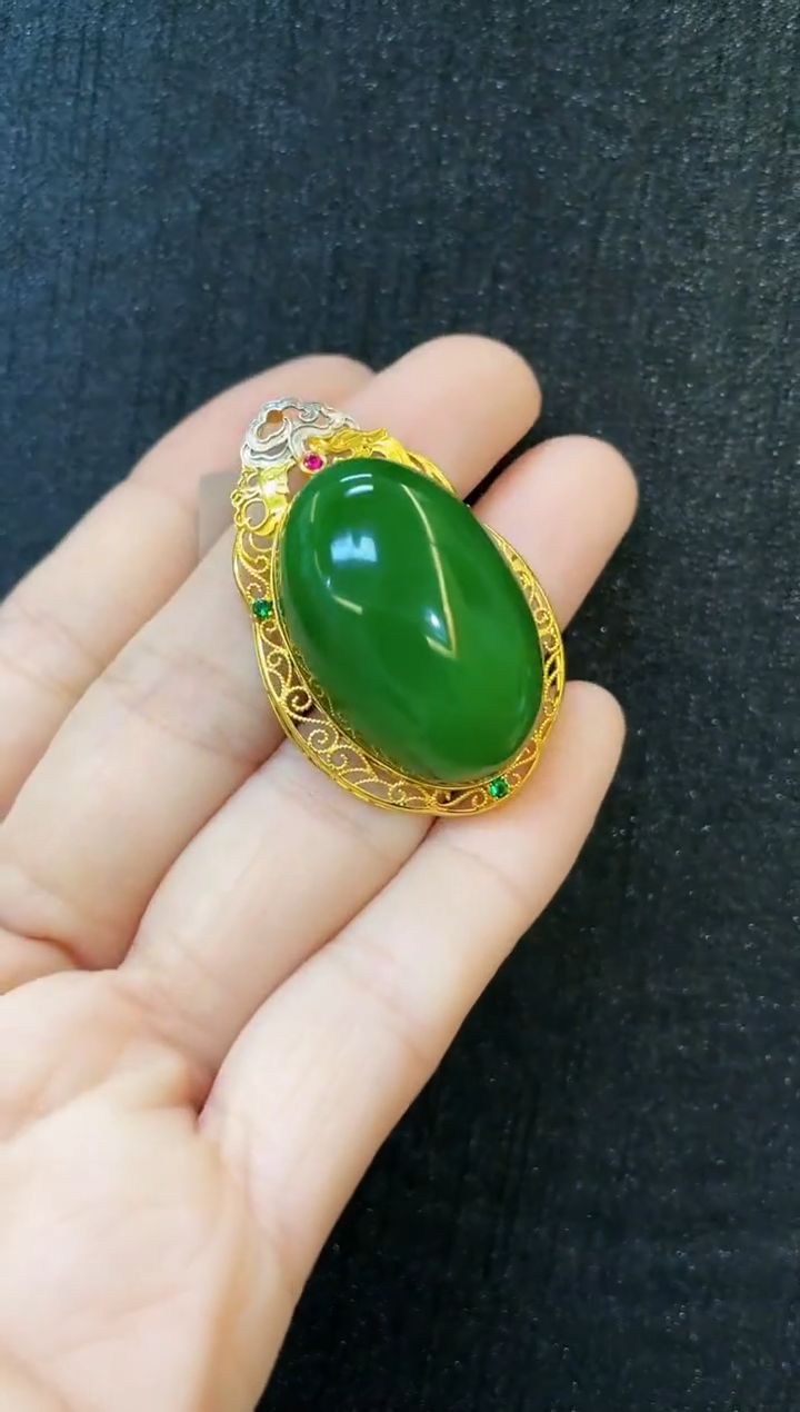 吊坠(赠链)18K金镶嵌和田玉多样性发一