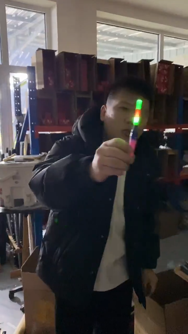 爆闪路滑漂三根        
