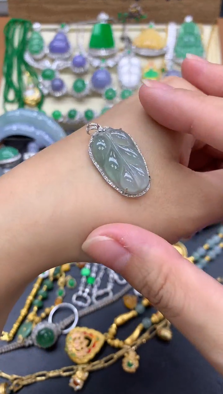 翡翠18K金镶嵌颈饰57-中国好珍宝