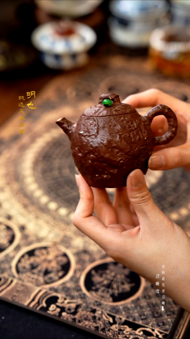 1明也茶器/ 茶壶一个