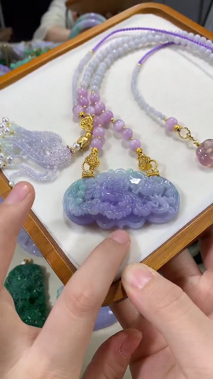 颈饰未镶嵌翡翠吊坠