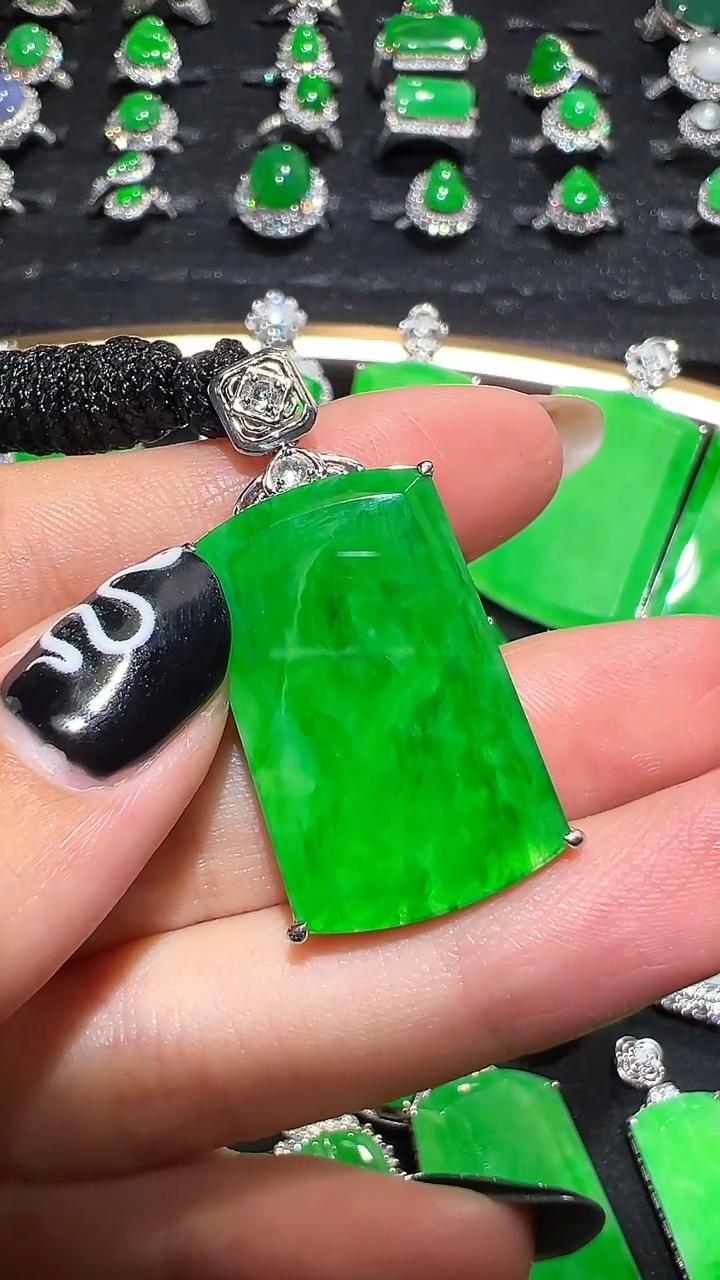 翡翠未镶嵌吊坠(不含链)无事牌