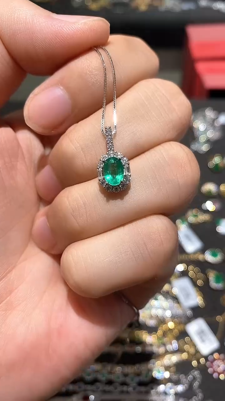 银S925镶嵌颈饰祖母绿吊坠