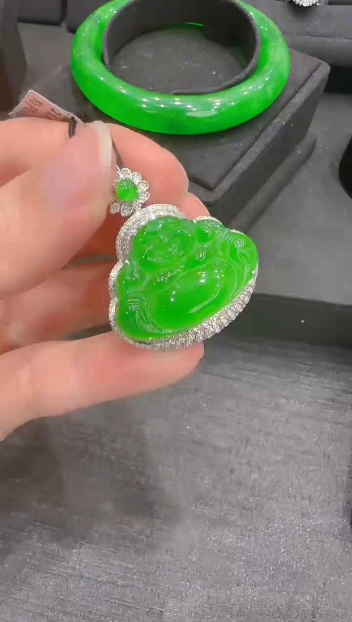 【闪购商品】翡翠吊坠(赠链)18K金镶嵌天然翡翠A货