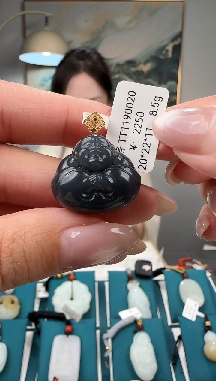 颈饰18K金镶嵌和田玉吊坠TT