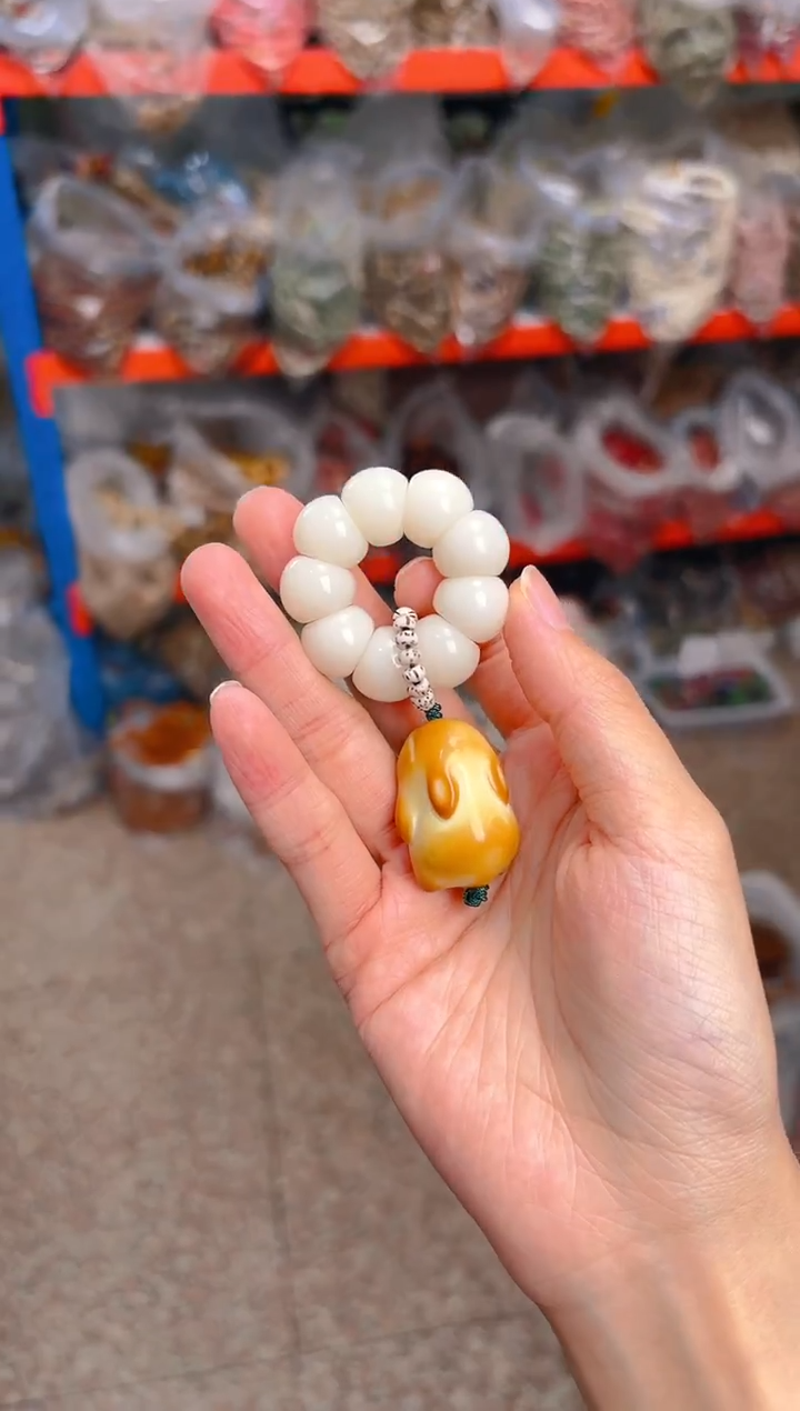 吊坠菩提根/象牙果荔枝栋手捻 黄色兔