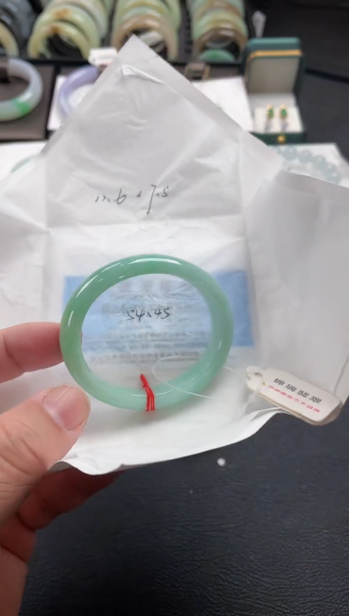 【闪购商品】翡翠手镯未镶嵌54贵妃
