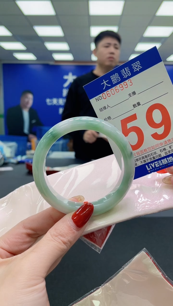 未镶嵌手镯翡翠?****管AAAAAAAAAA