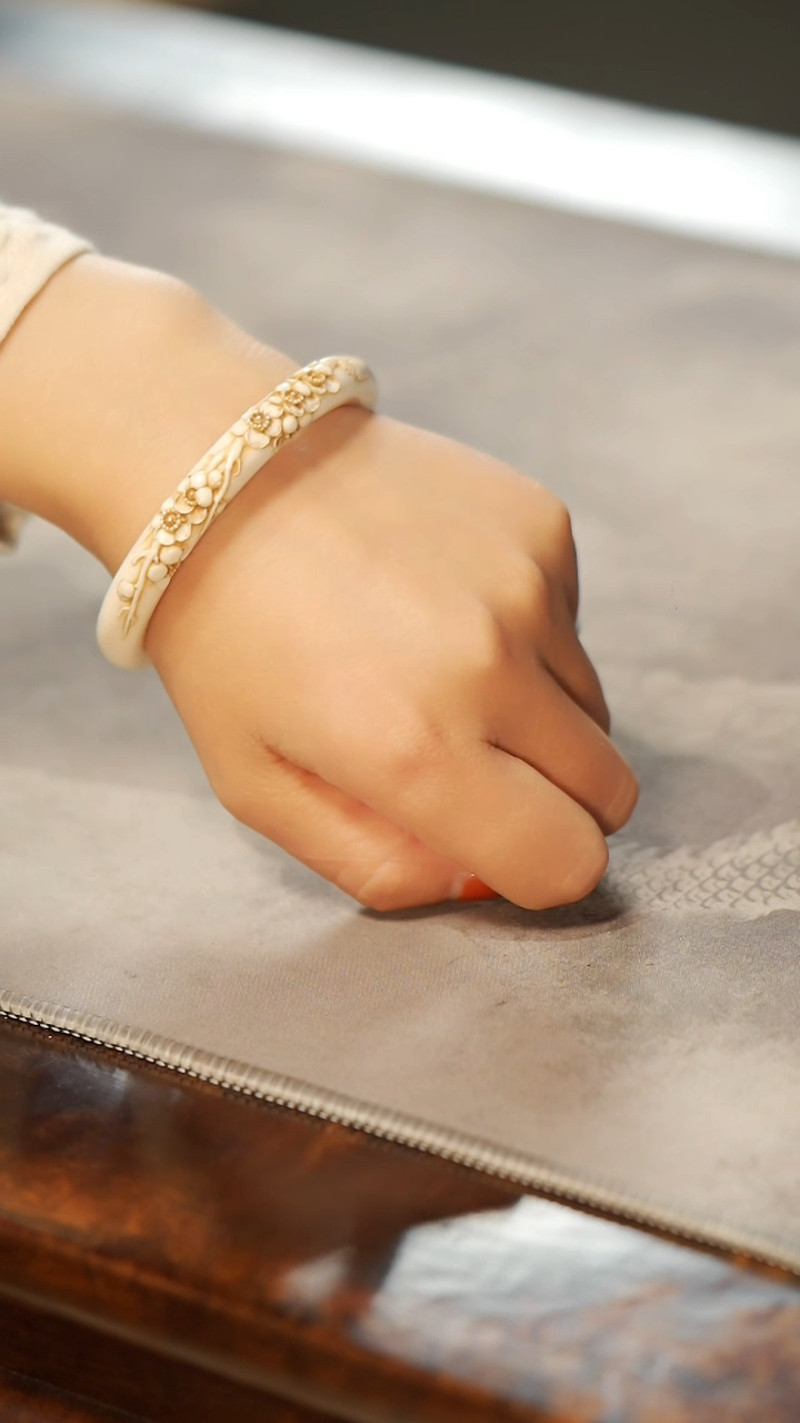 【闪购商品】金丝楠木雕梅花手镯58mm