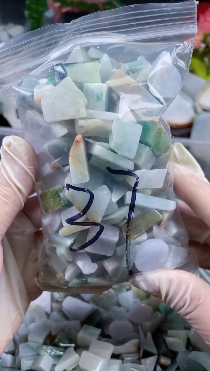 【闪购商品】翡翠颈饰未镶嵌天然翡翠边角小号500克37