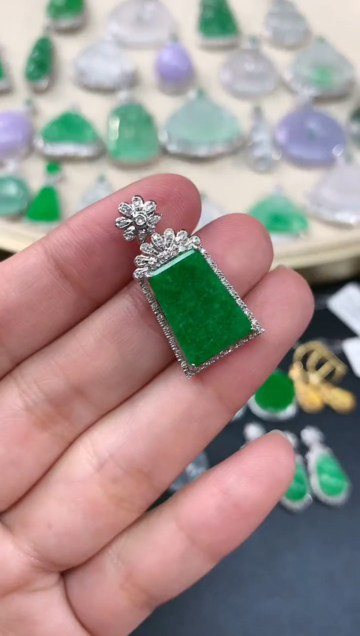 【闪购商品】翡翠吊坠(不含链)18K金镶嵌A117|2980