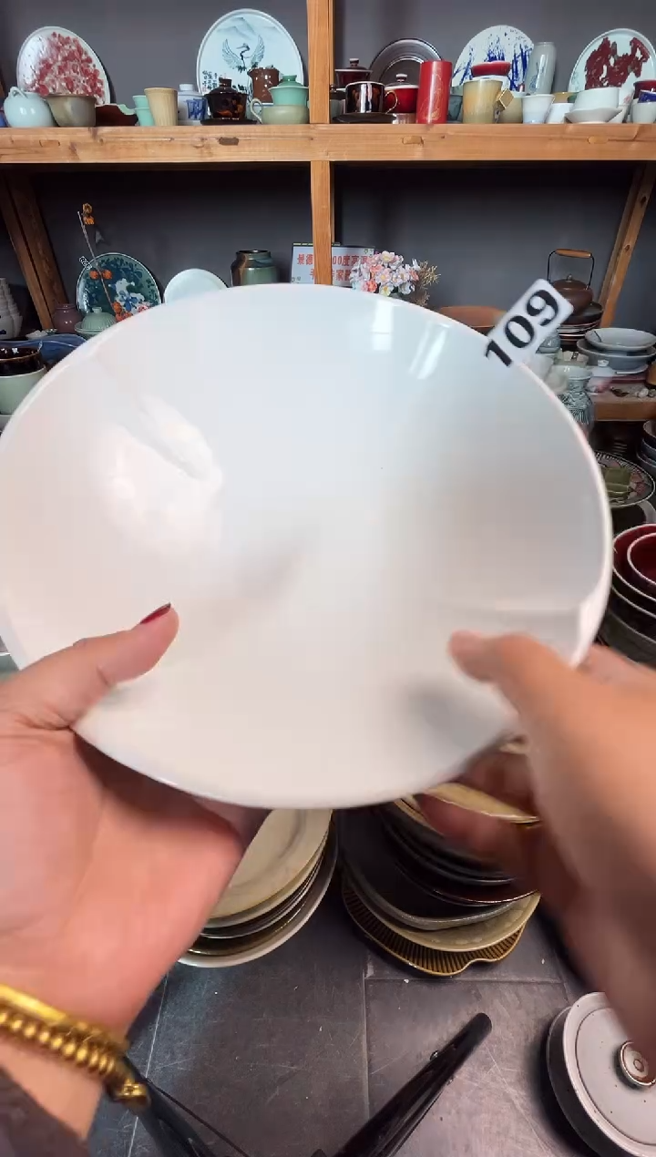 瓷片p****漠109白色荷口盘