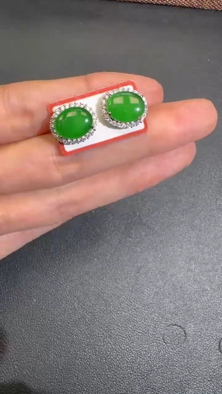 未镶嵌定制翡翠翡翠A货有轻微色差属于正常现象，耳钉多样性发货1